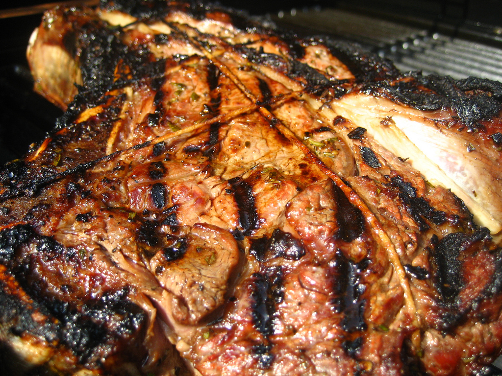 Bœuf grillé aux sarments - Photo de Jeremy Keith - 101Pairing.com