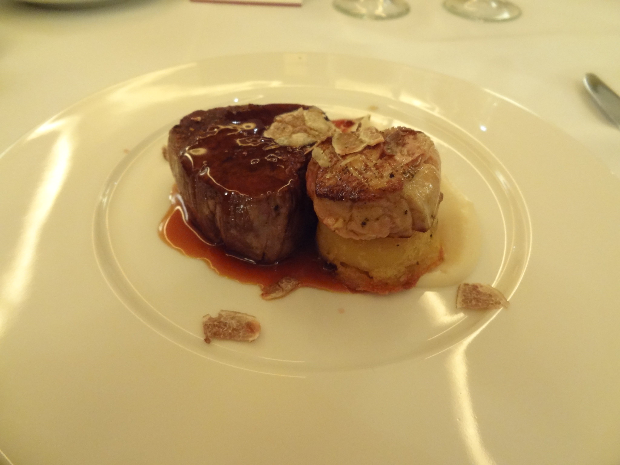 Bœuf sauce à la truffe noire - Photo de Ross Bruniges - 101Pairing.com