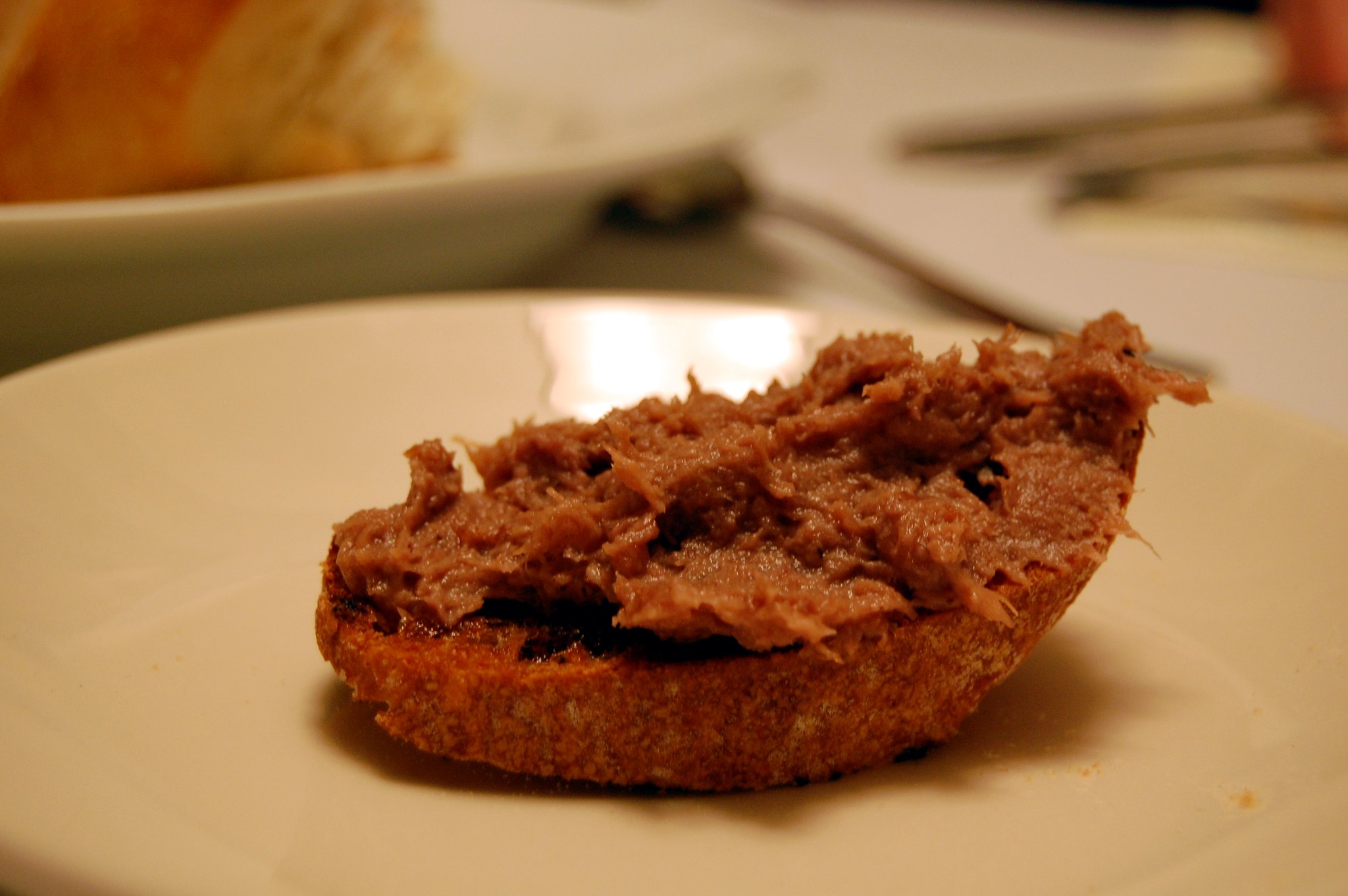 Canapé chaud aux rillettes - Photo de stu_spivack - 101Pairing.com
