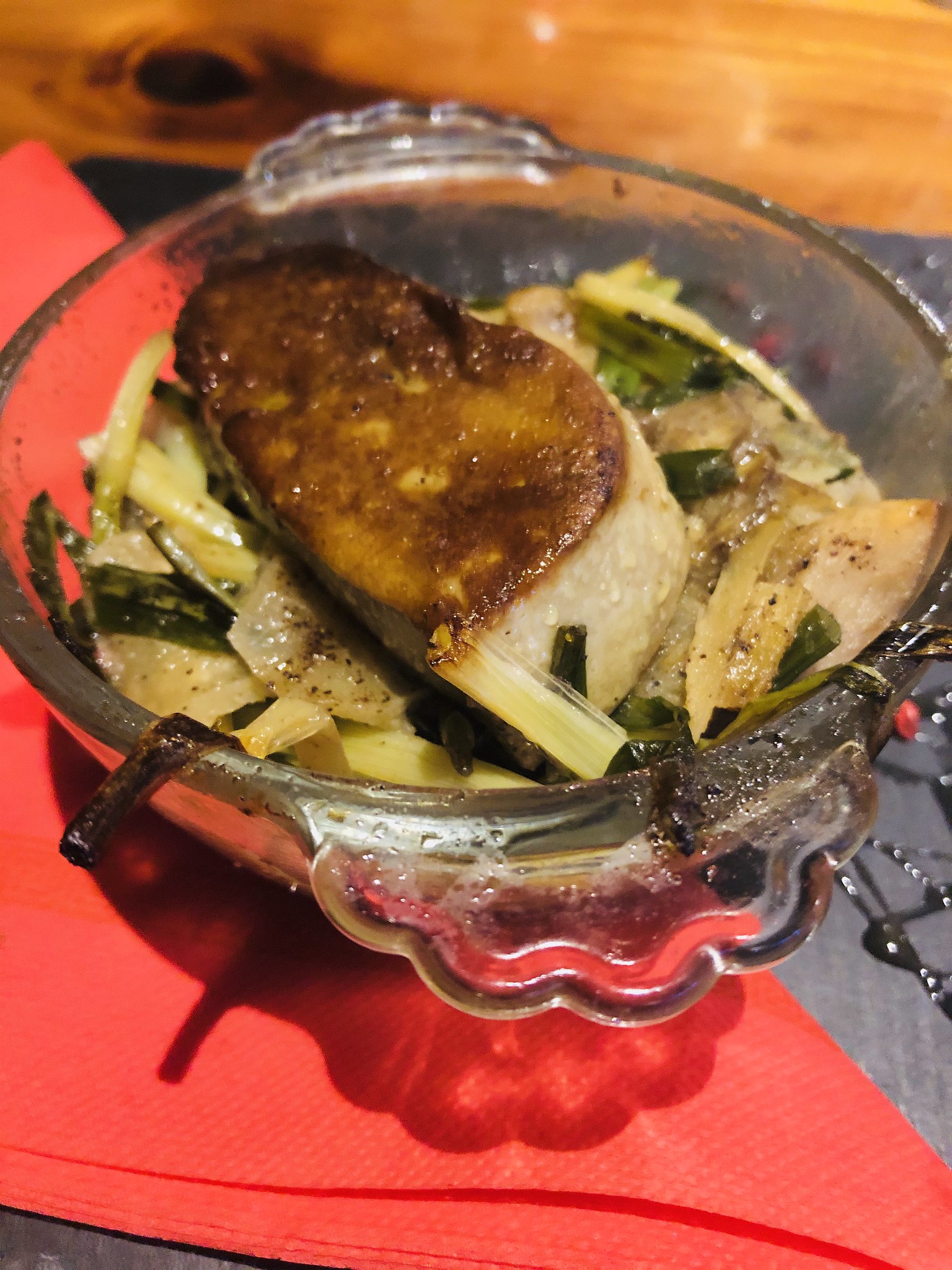 Escalope de foie gras de canard à la poêle et à la cannelle - Photo de Tjeerd Wiersma - 101Pairing.com