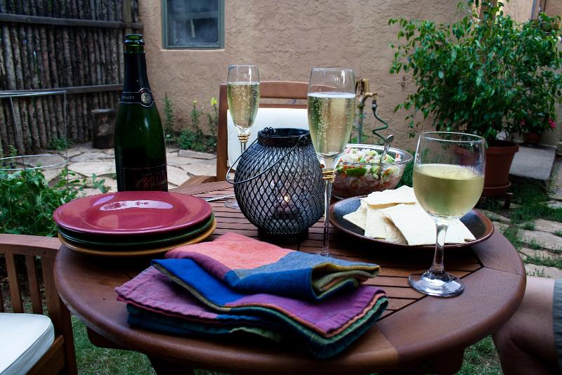 Crémant de Bordeaux Blanc Brut - Vins effervescents blancs - Photo de Will Keightley - 101Pairing.com