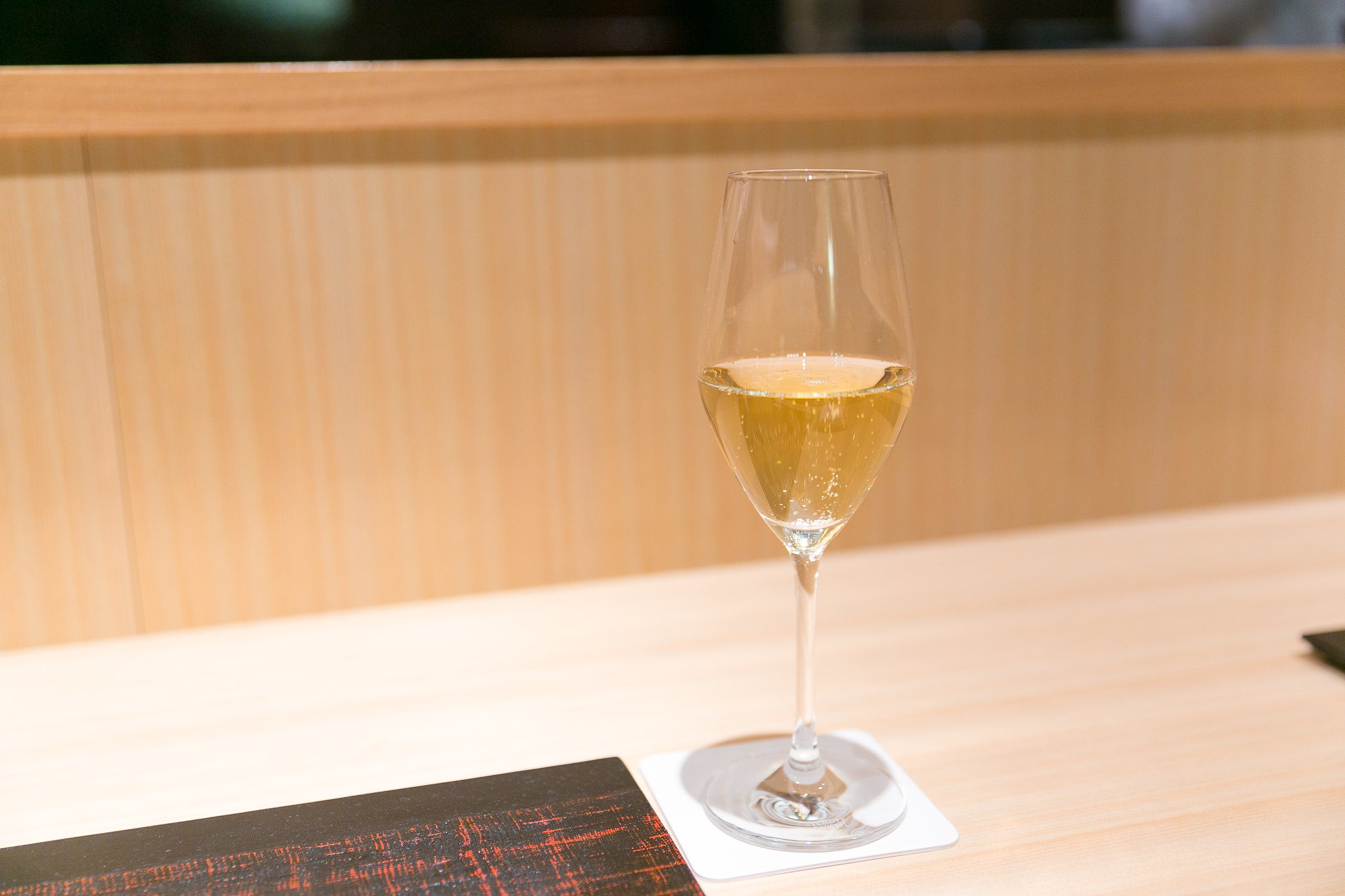 Crémant de Bourgogne Blanc Demi-sec - Vins effervescents blancs - Photo de City Foodsters - 101Pairing.com