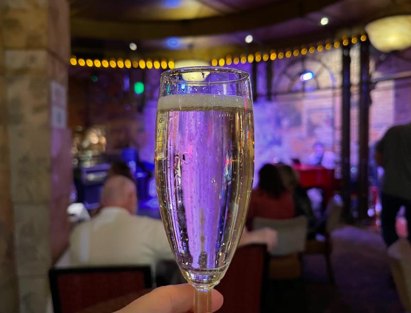 Crémant de la Loire Blanc de blancs Doux - Vins effervescents blancs - Photo de Sarah Stierch - 101Pairing.com