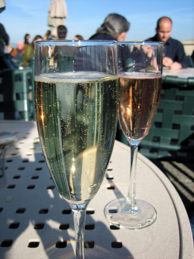 Crémant du Jura Blanc - Vins effervescents blancs - Photo de Jon Parise - 101Pairing.com