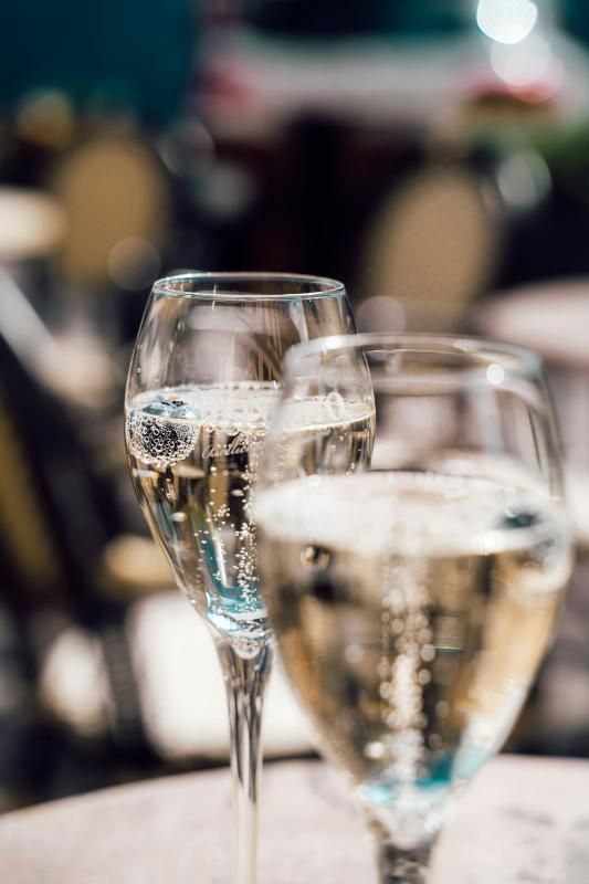 Champagne Grand cru Tours-sur-Marne Blanc Sec Millésimé - Vins effervescents blancs - Photo de Karol Chomka - 101Pairing.com