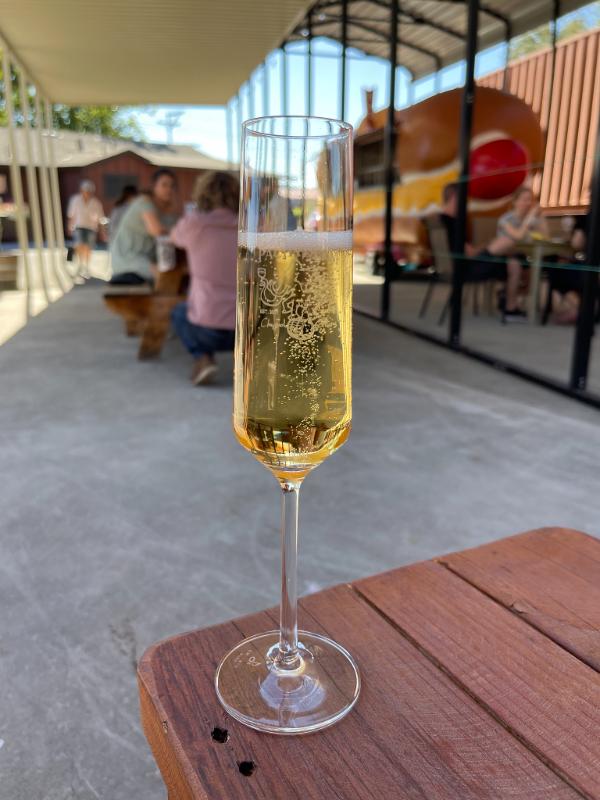 Champagne Grand cru Le Mesnil-sur-Oger Blanc de blancs Demi-sec Millésimé - Vins effervescents blancs - Photo de Sarah Stierch - 101Pairing.com