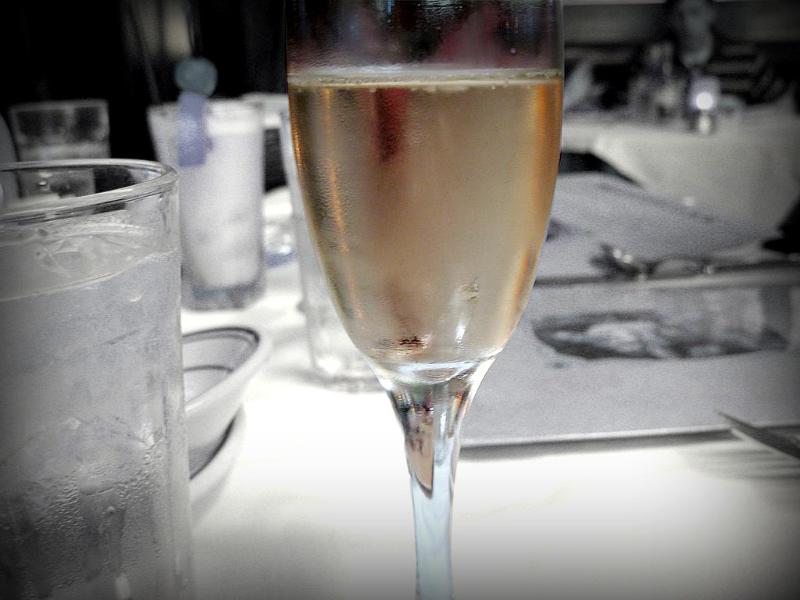 Champagne Blanc de noirs Demi-sec Millésimé - Vins effervescents blancs - Photo de Karen - 101Pairing.com