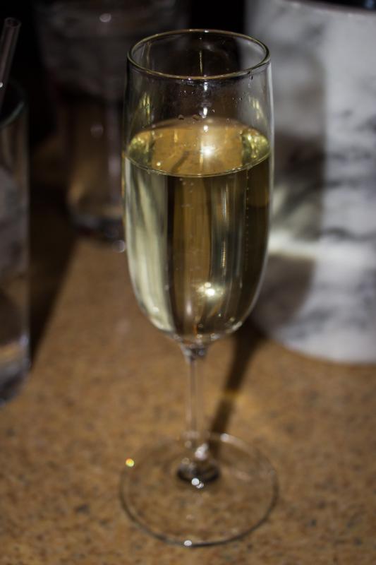 Crémant de Bordeaux Blanc Doux - Vins effervescents blancs - Photo de HarshLight - 101Pairing.com
