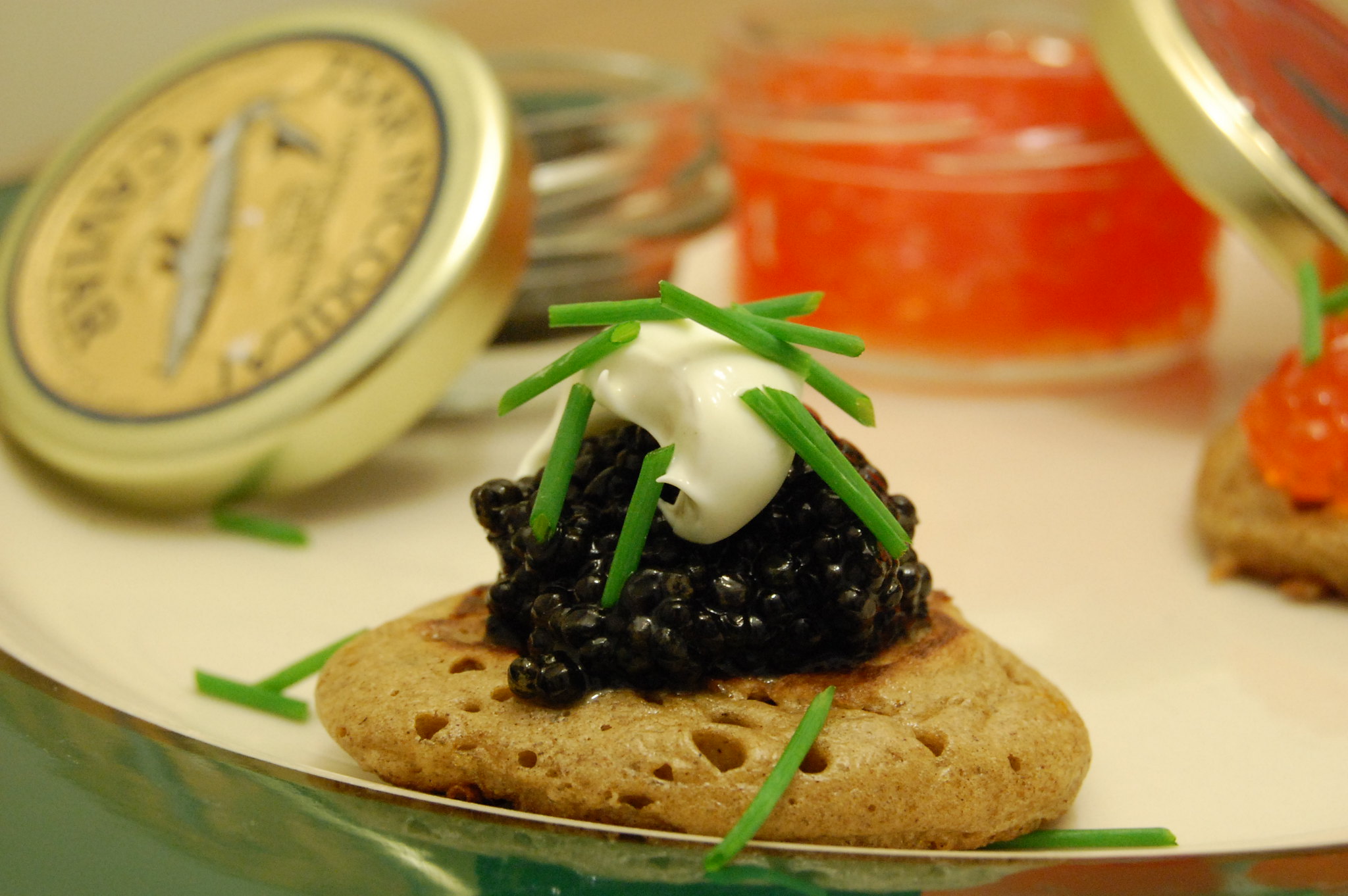 Blinis au caviar et à la crème - Photo de stu_spivack - 101Pairing.com