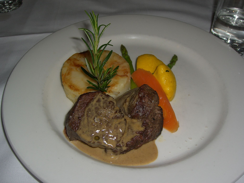 Tournedos de bœuf sauce au poivre vert - Photo de Alpha - 101Pairing.com