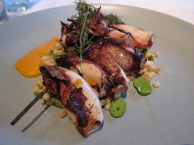 Brochettes de calmars et fondue de poireaux - Photo de Neeta Lind - 101Pairing.com