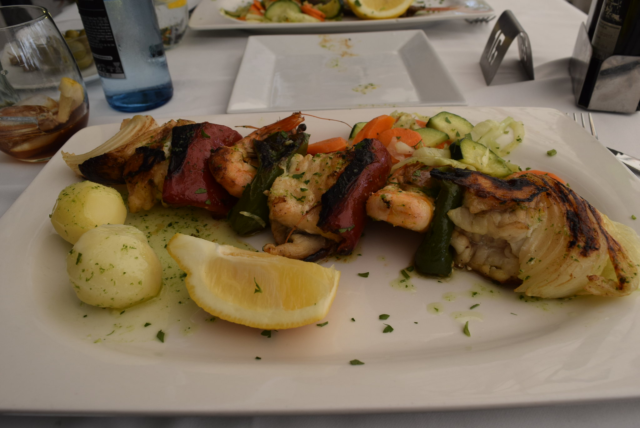 Brochettes de lotte aux lardons - Photo de Haydn Blackey - 101Pairing.com