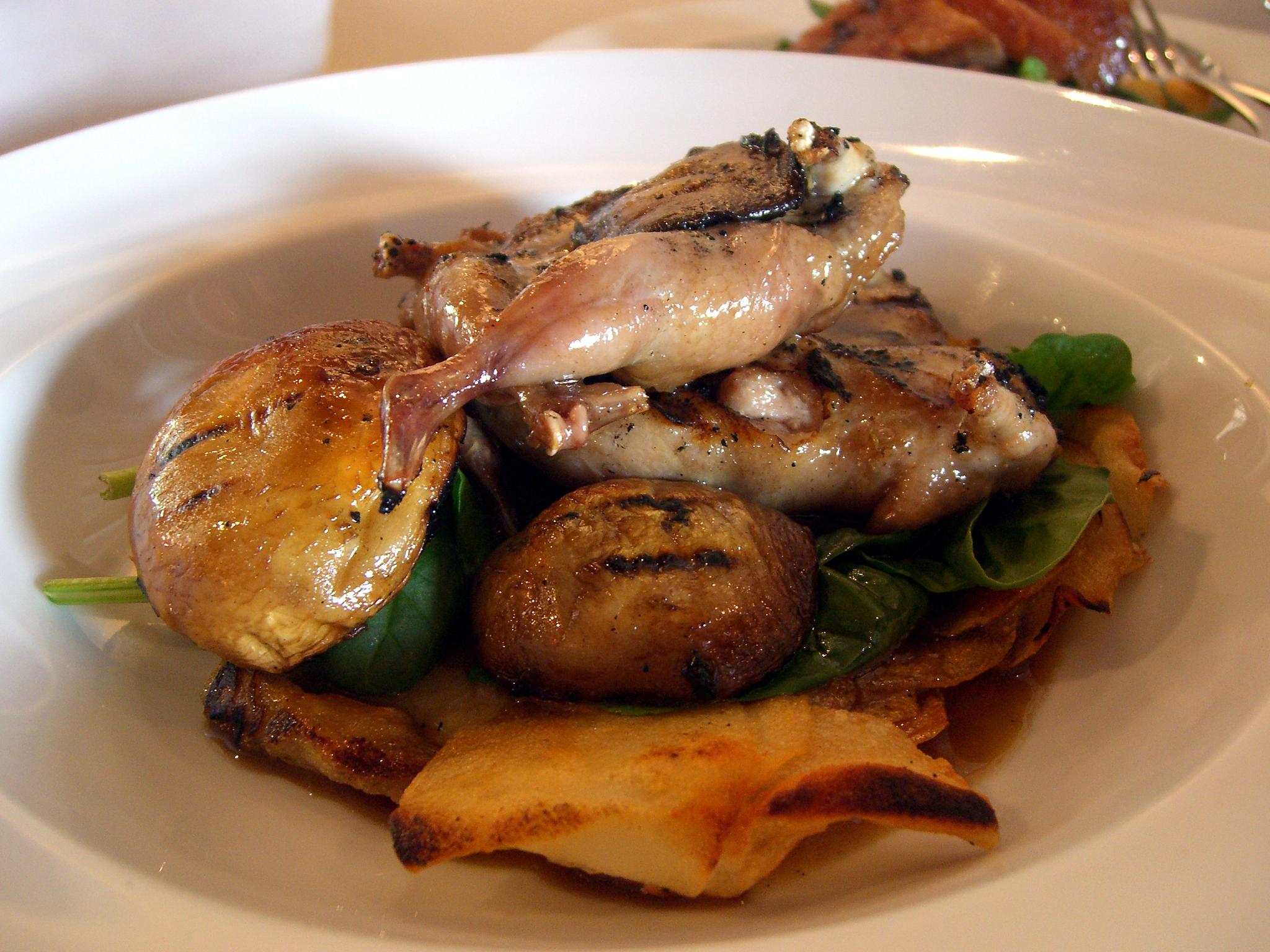 Caille rôtie aux champignons - Photo de Alpha - 101Pairing.com