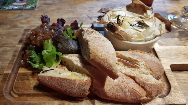 Camembert rôti - Photo de CharmaineZoe's Marvelous Melange - 101Pairing.com