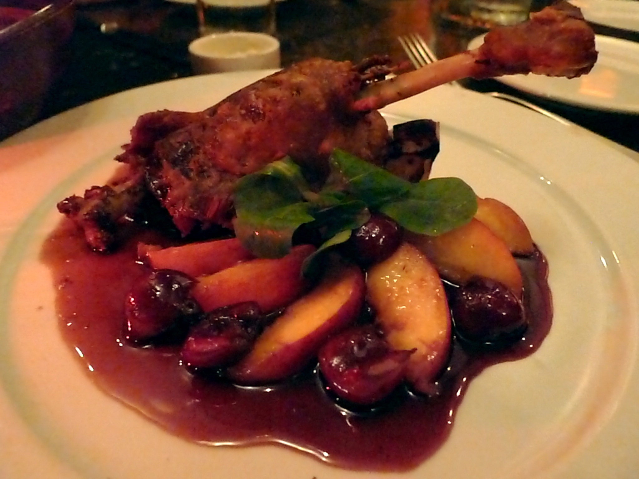 Canard rôti aux pêches - Photo de Ann Larie Valentine - 101Pairing.com