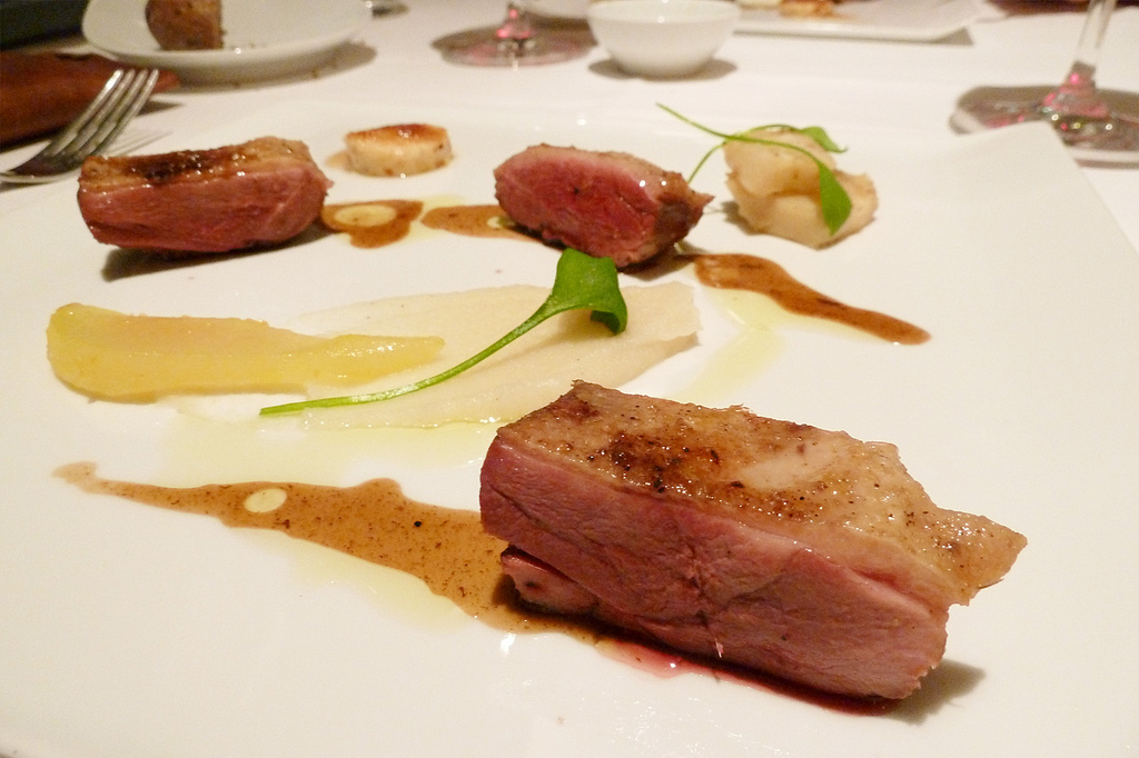 Canard rôti aux poires - Photo de Yasmina Haryono - 101Pairing.com
