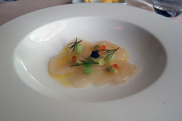 Carpaccio de coquilles Saint-Jacques avec une sauce citronnée - Photo de denAsuncioner - 101Pairing.com