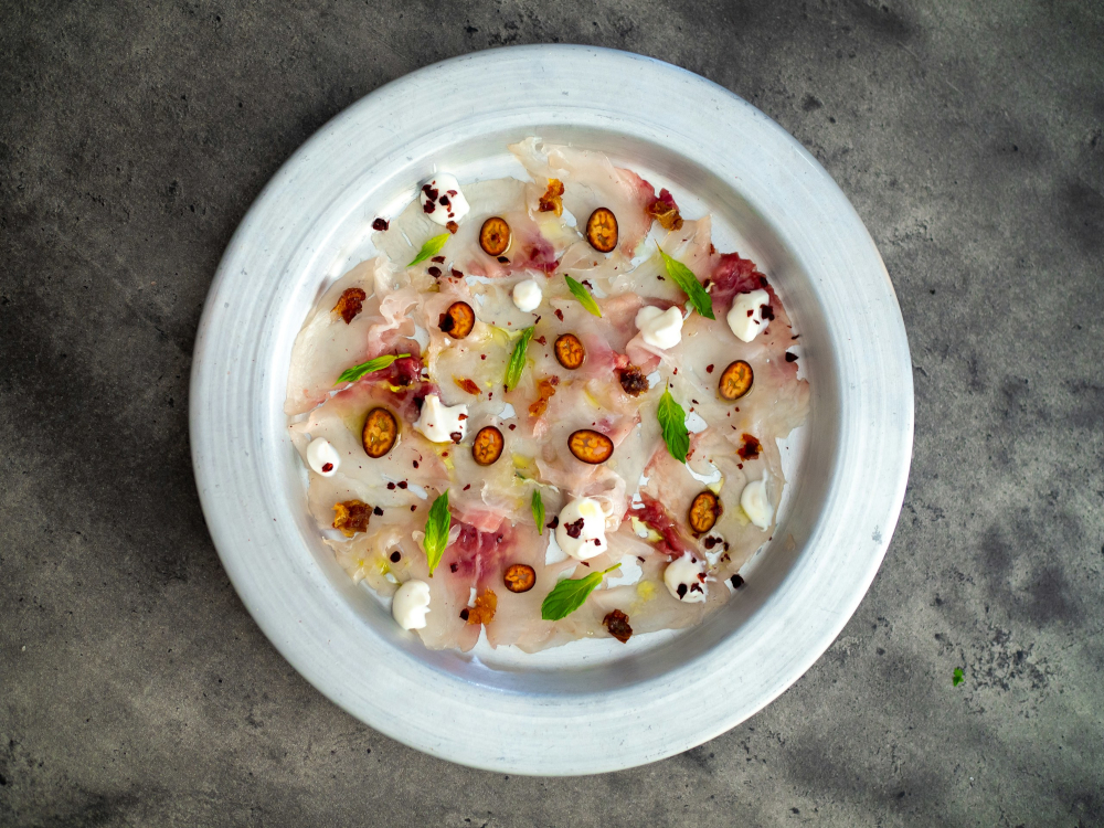 Carpaccio de coquilles Saint-Jacques à l'aneth et au basilic