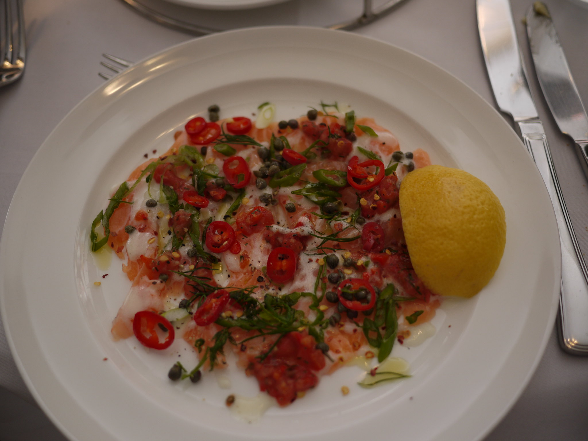 Carpaccio de saumon aux herbes - Photo de Chris Pople - 101Pairing.com