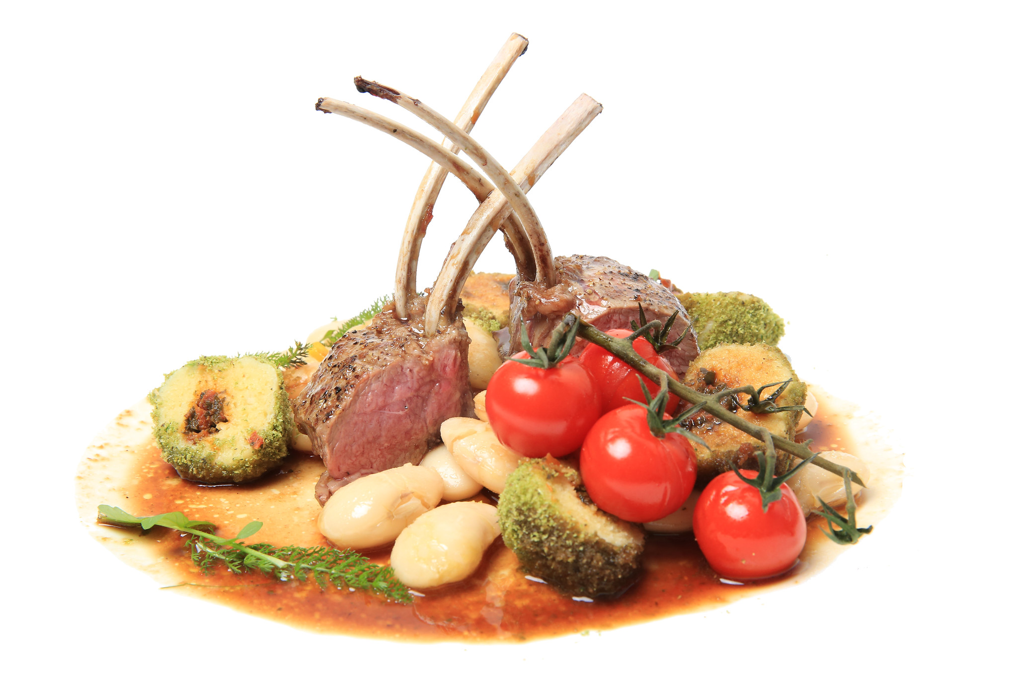 Carré d&rsquo;agneau rôti aux légumes printaniers - Photo de Tim Reckmann - 101Pairing.com