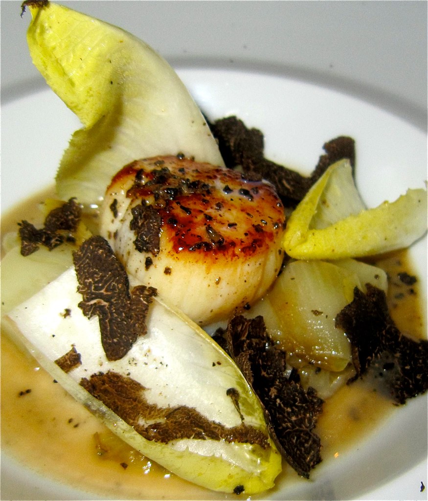 Cassolette de coquilles Saint-Jacques à la truffe noire - Photo de anokarina - 101Pairing.com