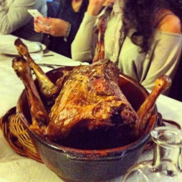 Chevreau rôti au beurre persillé - Photo de demi - 101Pairing.com