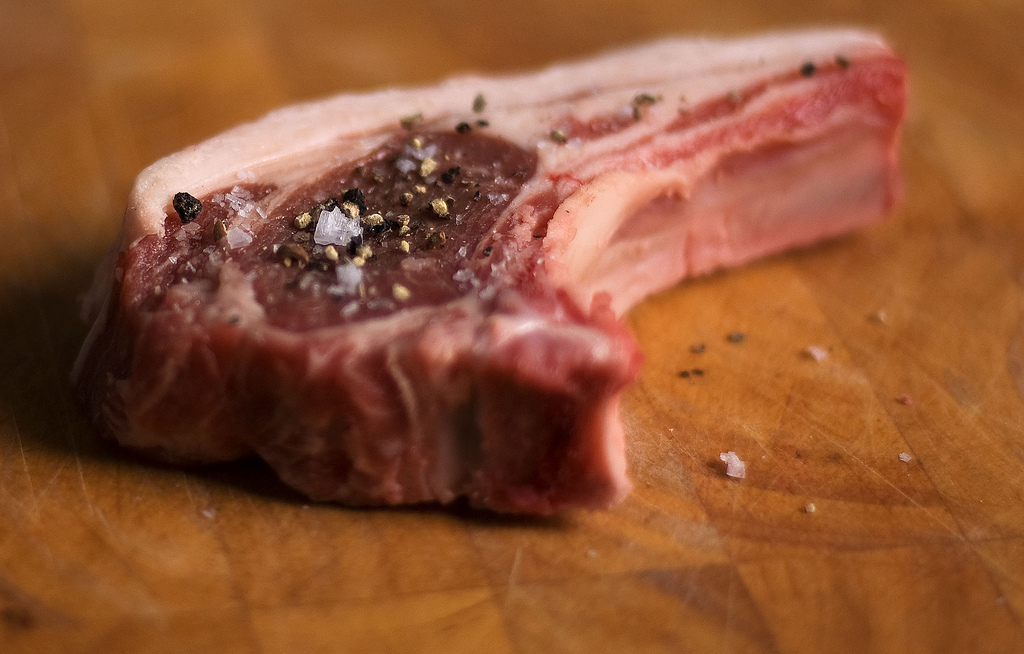 Côtes d’agneau rôties - Photo de Stuart Webster - 101Pairing.com