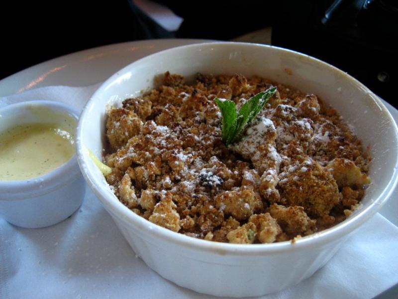 Crumble à la pomme et à la rhubarbe - Photo de Jeremy Keith - 101Pairing.com