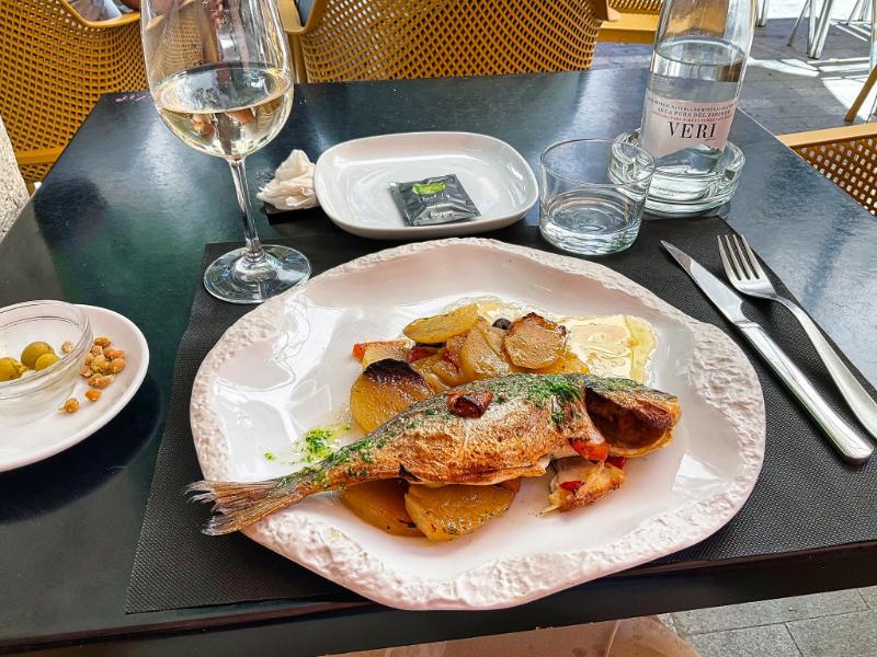 Daurade rôtie - Photo de Alain Rouiller - 101Pairing.com