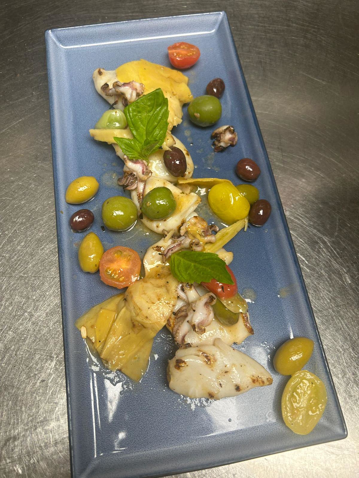 Calmars grillés à l&rsquo;huile d&rsquo;olive avec citron et gros sel - Photo de NwongPR - 101Pairing.com