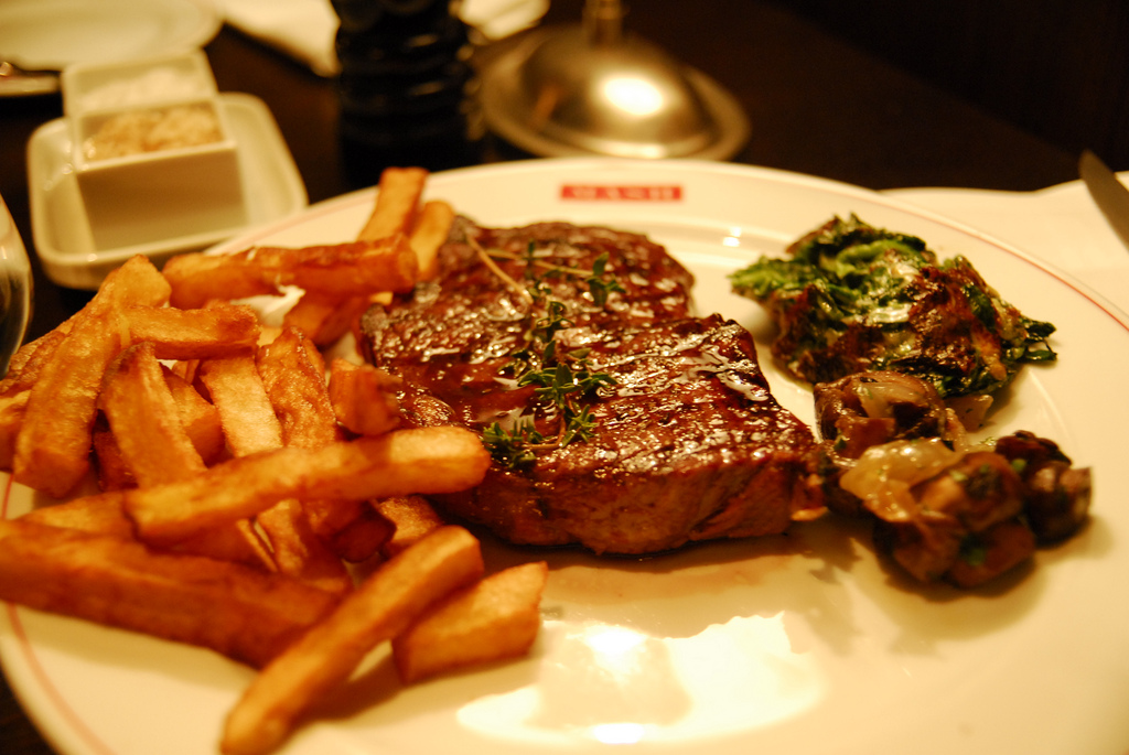 Entrecôte à la poêle et pommes frites - Photo de cyclonebill - 101Pairing.com