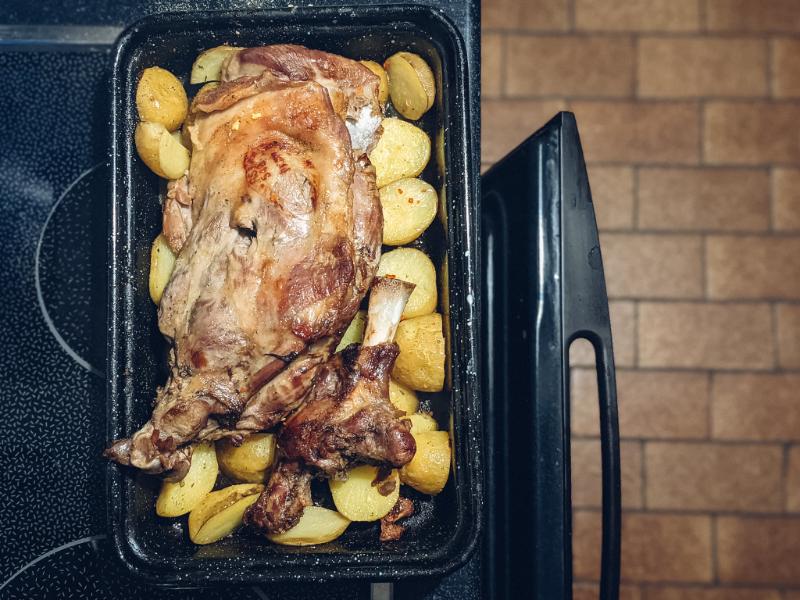 Épaule d&rsquo;agneau à la boulangère - Photo de Ivan Radic - 101Pairing.com