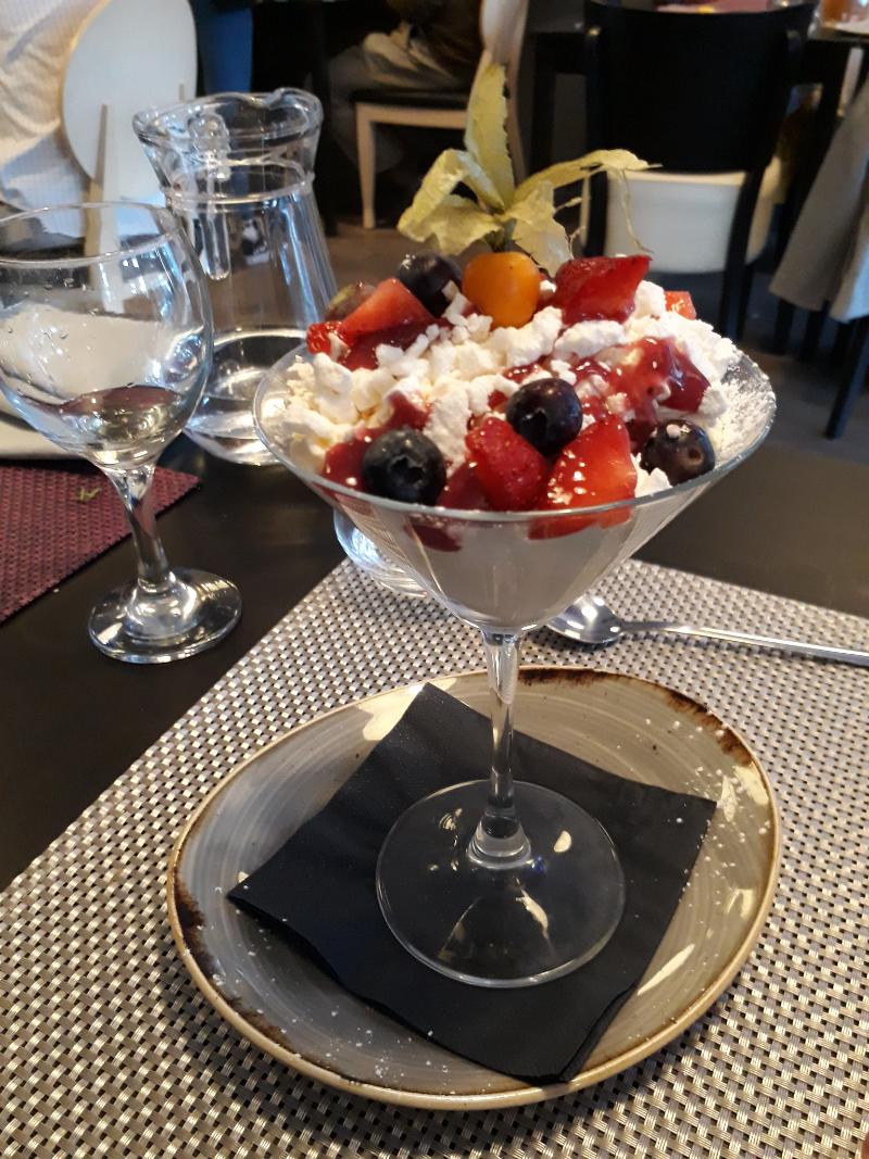 Eton mess aux fruits noirs et rouges - Photo de  - 101Pairing.com