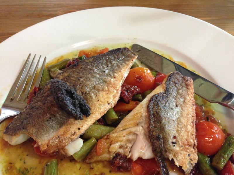 Filet de bar à la poêle - Photo de Jack at Wikipedia - 101Pairing.com