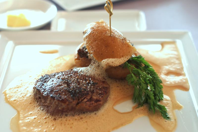 Filet de bœuf au foie gras de canard et aux cèpes - Photo de TummyRumble - 101Pairing.com