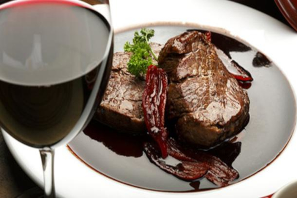 Filet de bœuf rôti à l'émulsion de vin rouge