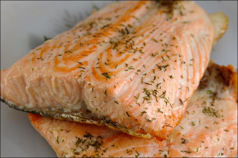 Pavé de saumon à l&rsquo;unilatéral - Photo de Roger Ferrer Ibáñez - 101Pairing.com