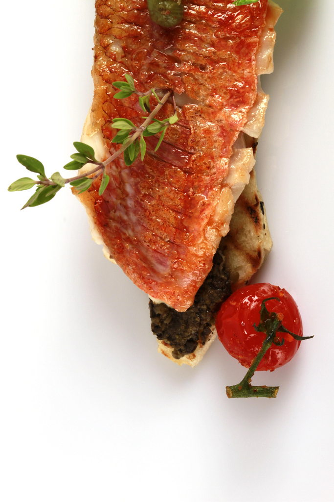 Filet de rouget à l&rsquo;huile d&rsquo;olive - Photo de Hotel de la Paix Genève - 101Pairing.com