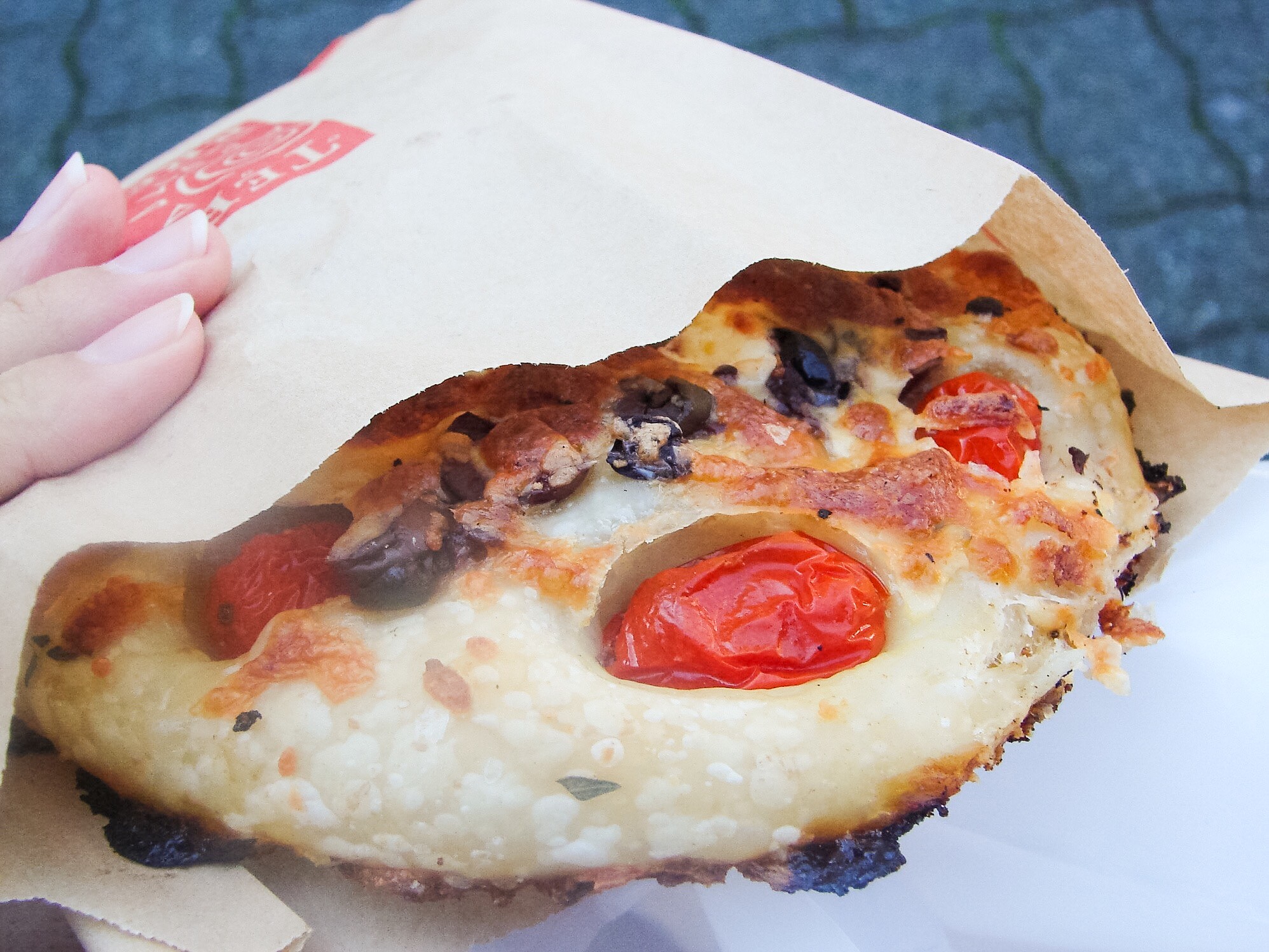 Focaccia à l’olive et aux tomate séchées - Photo de hiropiro. - 101Pairing.com
