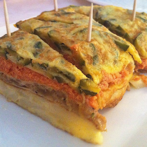 Gâteau d&rsquo;omelettes - Photo de demi - 101Pairing.com