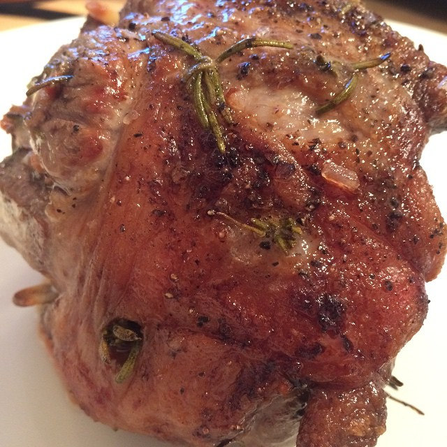 Gigot d’agneau rôti à la provençale - Photo de Jeremy Keith - 101Pairing.com