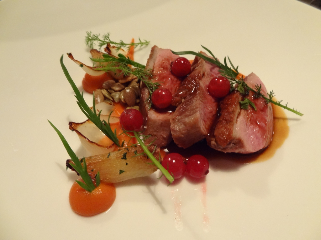 Magret de canard aux fruits rouges - Photo de Ross Bruniges - 101Pairing.com