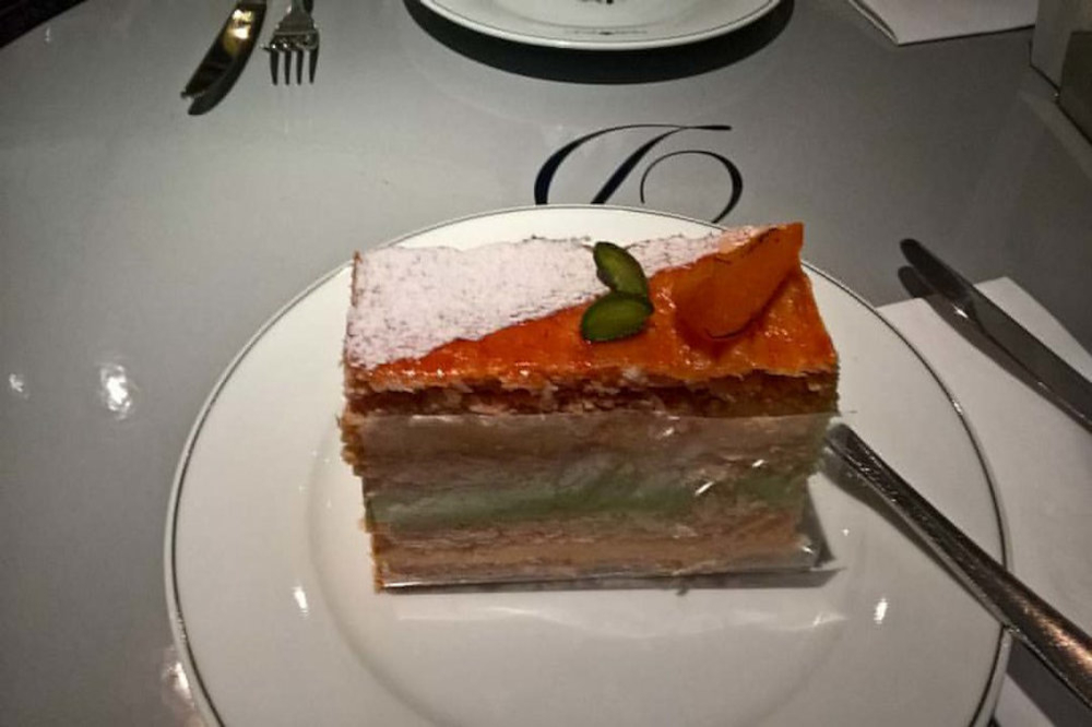 Mille-feuille à l'abricot et à la pistache