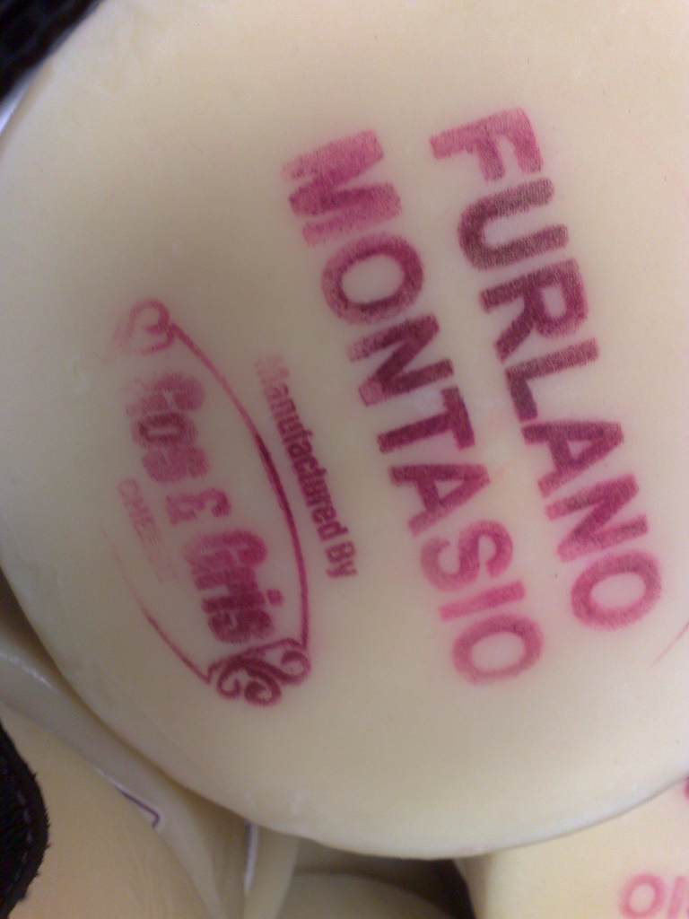 Montasio fresco - Photo de Roland Tanglao - 101Pairing.com