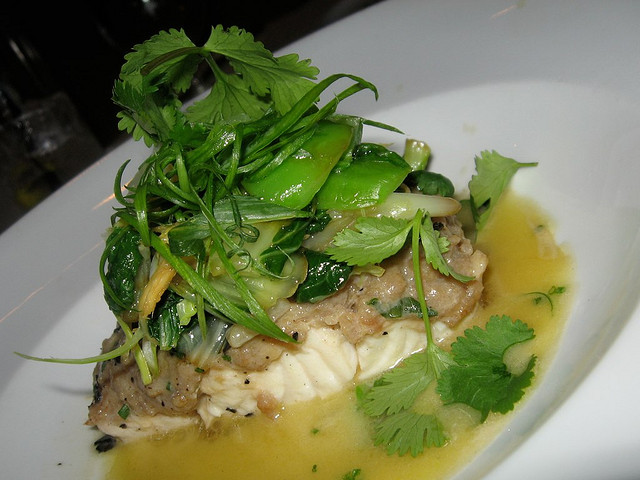 Poissons à la nage au safran - Photo de Arnold Gatilao - 101Pairing.com