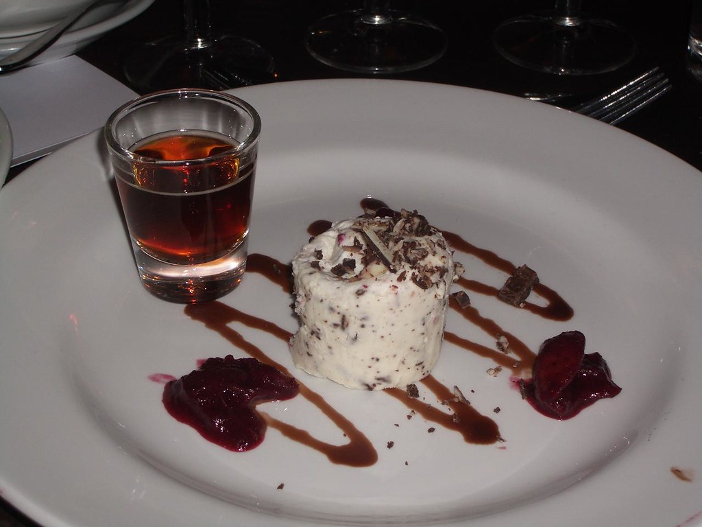 Nougat glacé au chocolat - Photo de greatlettuce - 101Pairing.com