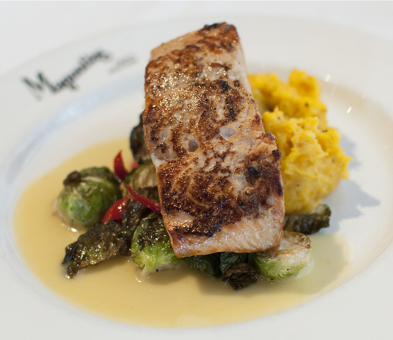 Pavé de saumon sauce au beurre blanc - Photo de  - 101Pairing.com