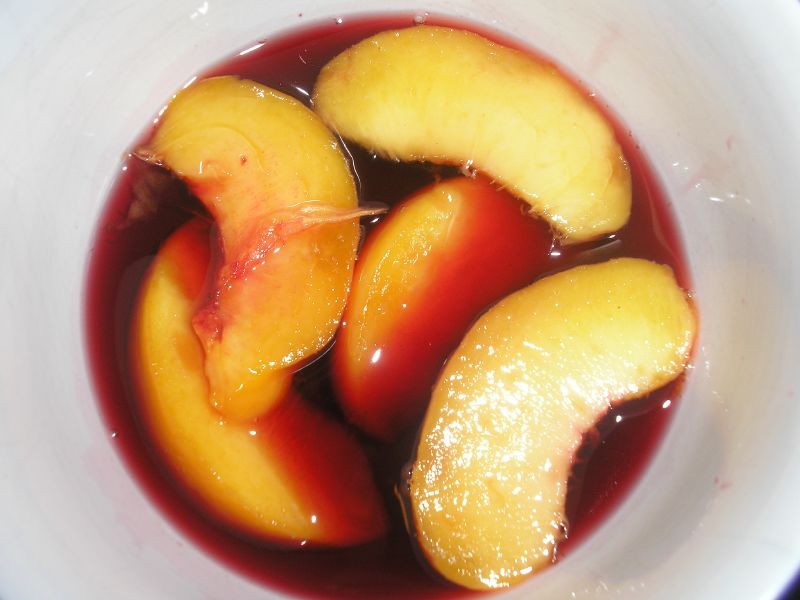 Pêches pochées au vin rouge - Photo de Nikchick - 101Pairing.com