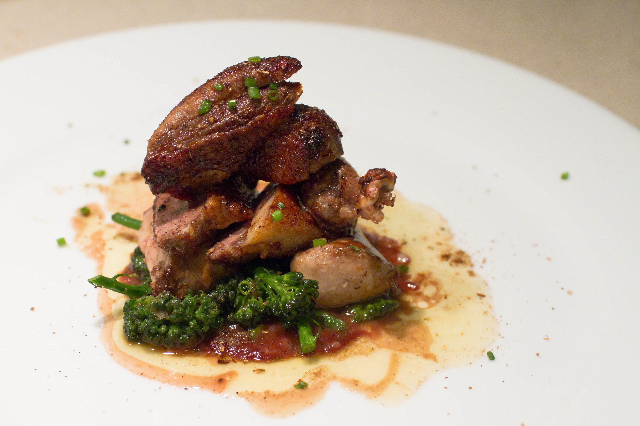 Pigeon rôti au foie gras de canard - Photo de Steve Dunham - 101Pairing.com