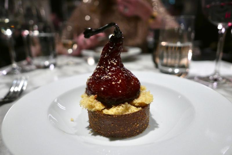 Poire rôtie à la nougatine - Photo de Lou Stejskal - 101Pairing.com